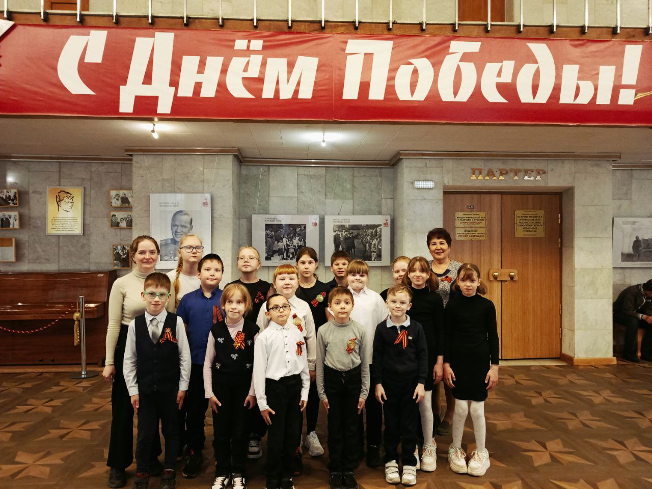 Поклонимся великим тем годам.